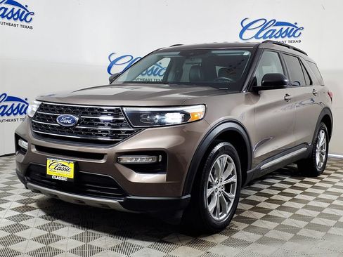 Used 2021 Ford Explorer XLT w/ Equipment Group 202A AWD/4WD image 5