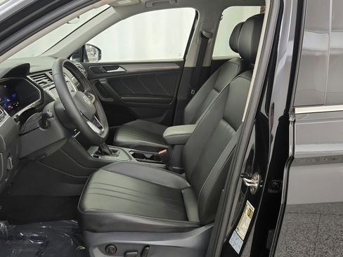 Used 2022 Volkswagen Tiguan SE w/ Panoramic Sunroof Package FWD image 18