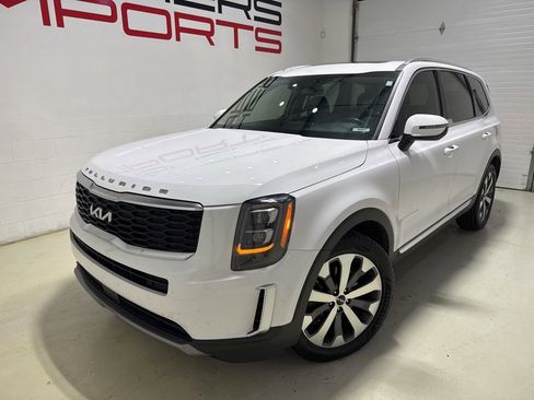 Used 2022 Kia Telluride EX w/ EX Premium Package image 2