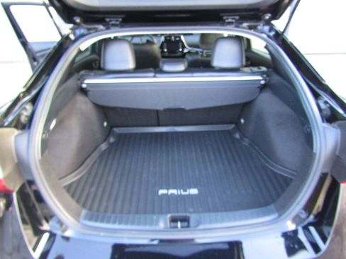 Used 2021 Toyota Prius XLE image 6