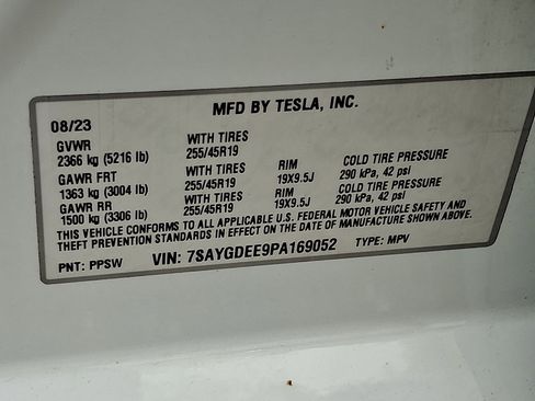 Used 2023 Tesla Model Y Long Range AWD/4WD image 27