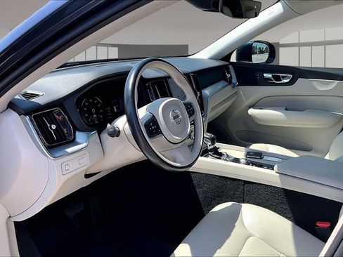 Used 2019 Volvo XC60 T5 Momentum w/ Premium Package AWD/4WD image 13