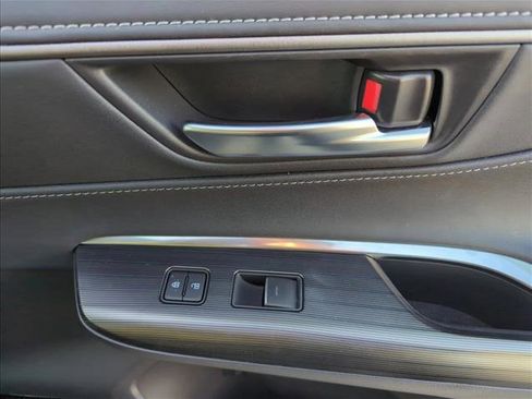 Used 2021 Toyota Venza XLE image 28