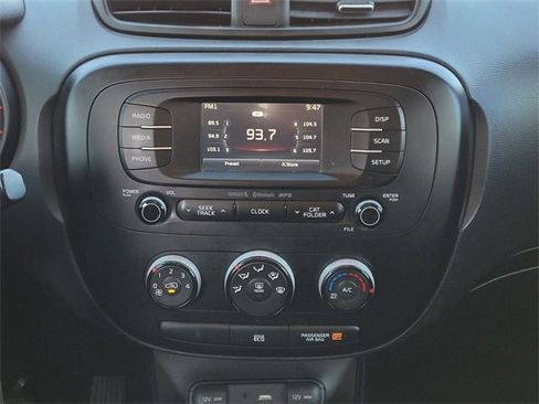 Used 2016 Kia Soul + image 20