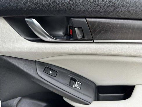 Used 2018 Honda Accord Touring image 44