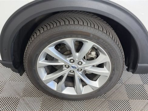 Used 2022 Ford Explorer Platinum w/ Equipment Group 601A AWD/4WD image 8