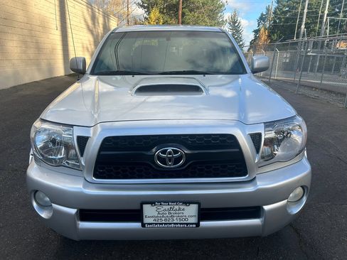 Used 2011 Toyota Tacoma 4x4 Double Cab image 2