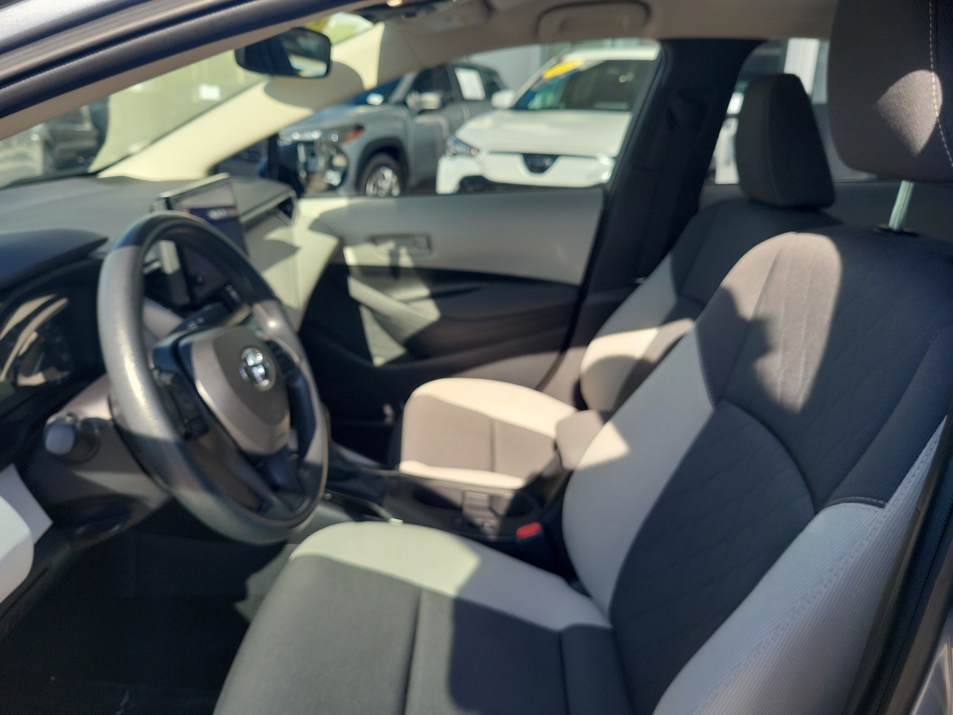 Used 2025 Toyota Corolla LE FWD image 22