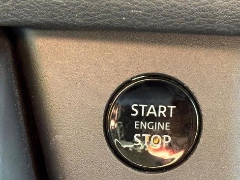 Used 2024 Nissan Rogue SV AWD/4WD image 12