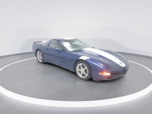 Used 2004 Chevrolet Corvette Coupe w/ Preferred Equipment Group image 2
