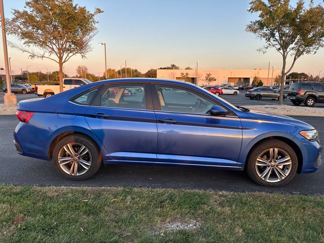 Used 2023 Volkswagen Jetta SE FWD image 5