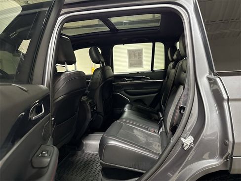 Used 2022 Jeep Grand Cherokee Trailhawk w/ Luxury Tech Group III image 23