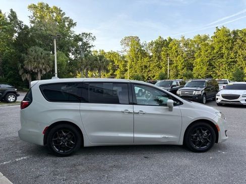 Used 2019 Chrysler Pacifica Touring Plus FWD image 6