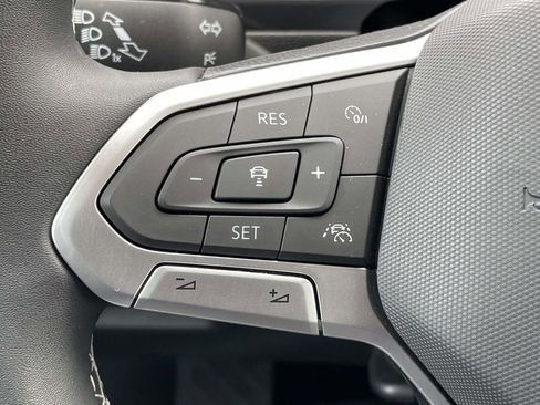 Used 2023 Volkswagen Tiguan SE image 9