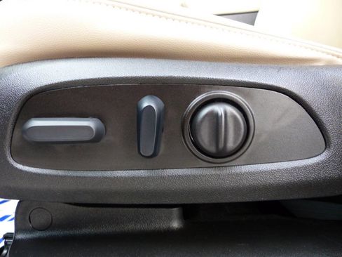 Used 2023 Chevrolet Traverse Premier image 23