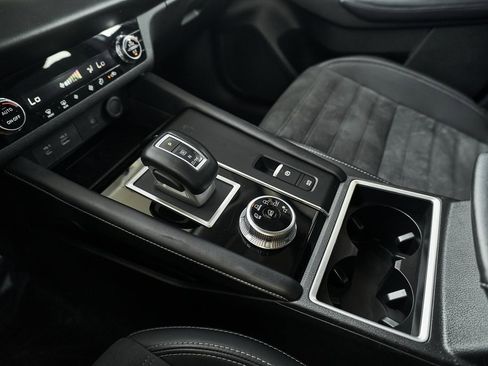 Used 2024 Mitsubishi Outlander SE image 48