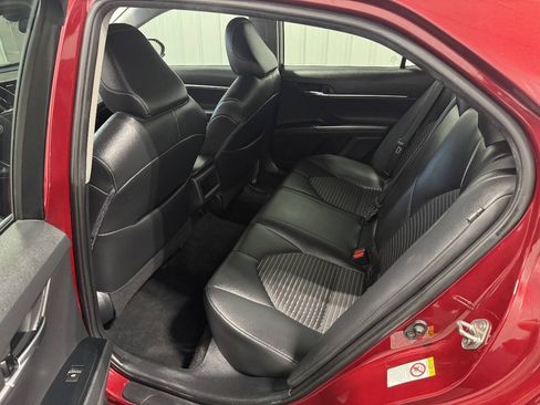Used 2018 Toyota Camry SE FWD image 12