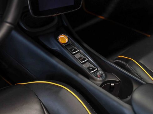 Used 2025 McLaren Artura Spider RWD image 40