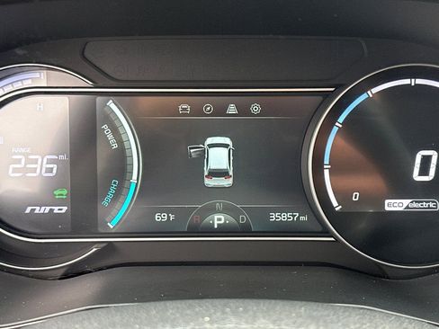Used 2022 Kia Niro EX Premium image 26