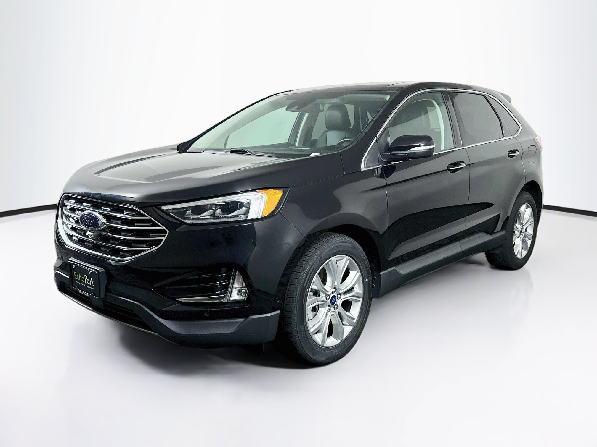Used 2021 Ford Edge Titanium w/ Equipment Group 301A AWD/4WD image 3