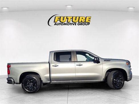 Used 2025 Chevrolet Silverado 1500 RST image 3