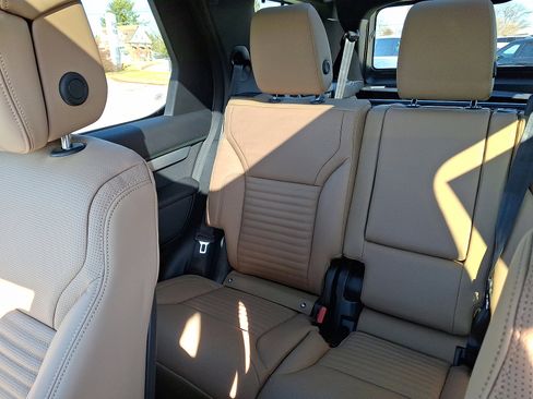 New 2026 Land Rover Discovery Limited Edition image 15