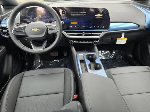 New 2026 Chevrolet Equinox EV LT AWD/4WD image 17