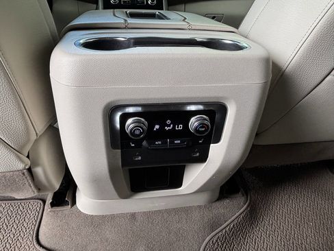 Used 2022 GMC Yukon Denali AWD/4WD image 28