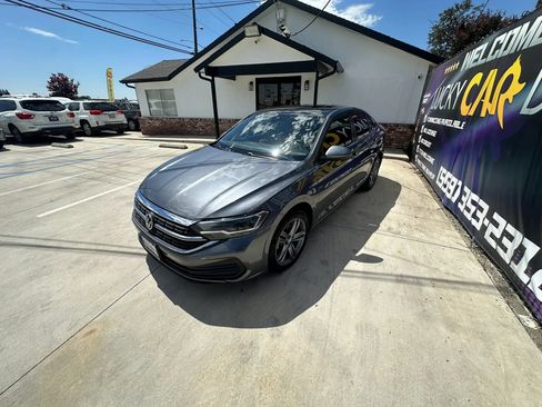 Used 2024 Volkswagen Jetta SE FWD image 12