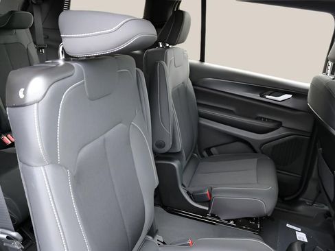 New 2025 Jeep Grand Cherokee L Laredo w/ Luxury Tech Group I image 19