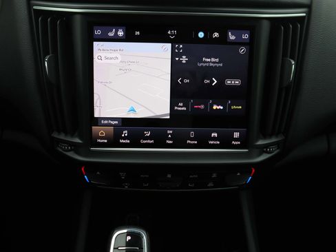 Used 2021 Maserati Levante image 19