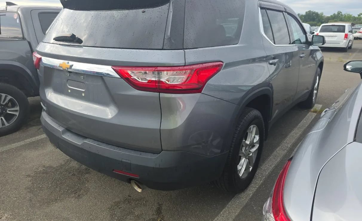 Used 2021 Chevrolet Traverse LS w/ LPO, Floor Liner Package FWD image 3