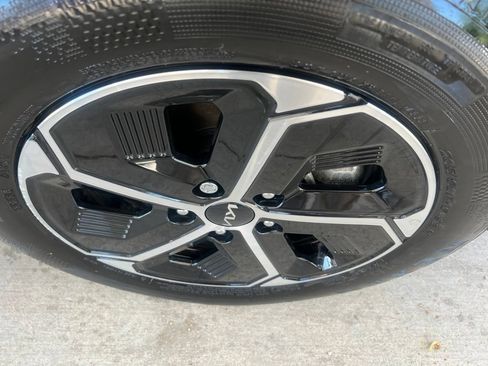 Certified 2024 Kia Niro EX FWD image 40