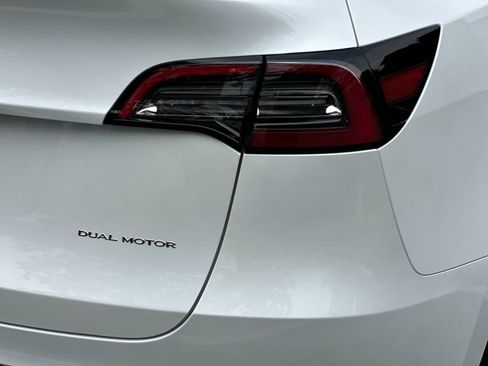 Used 2024 Tesla Model Y Long Range image 30