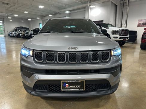 Used 2023 Jeep Compass Sport AWD/4WD image 2