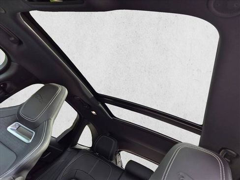 Certified 2026 Jaguar F-PACE R-Dynamic S AWD/4WD image 16