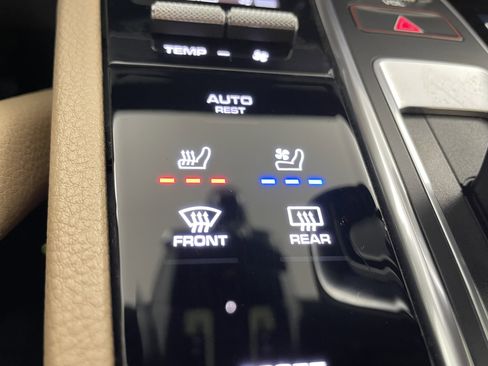 Used 2023 Porsche Cayenne Platinum Edition image 23