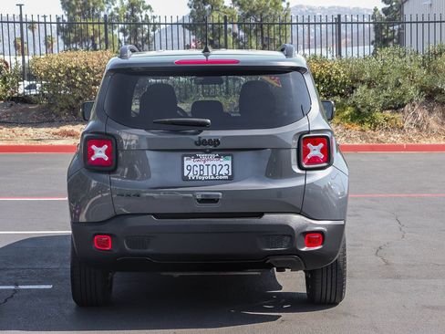 Used 2022 Jeep Renegade Altitude AWD/4WD image 6