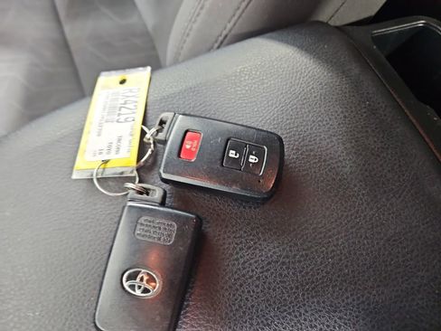 Used 2018 Toyota Tacoma TRD Off-Road image 27