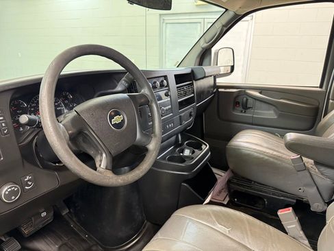 Used 2015 Chevrolet Express 2500 RWD image 14