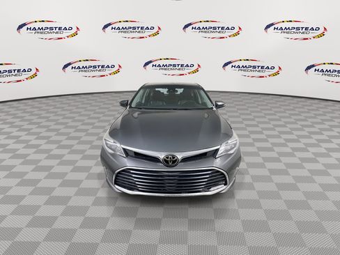 Used 2018 Toyota Avalon XLE image 3