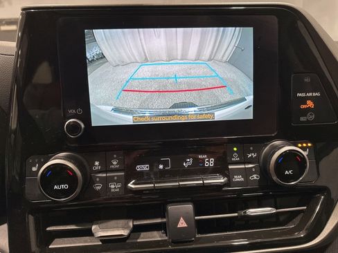 Certified 2024 Toyota Highlander XLE image 11