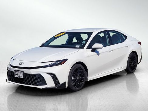 Used 2025 Toyota Camry SE FWD image 8