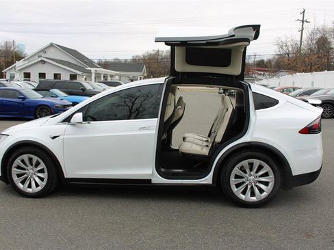 Used 2019 Tesla Model X 100D image 5