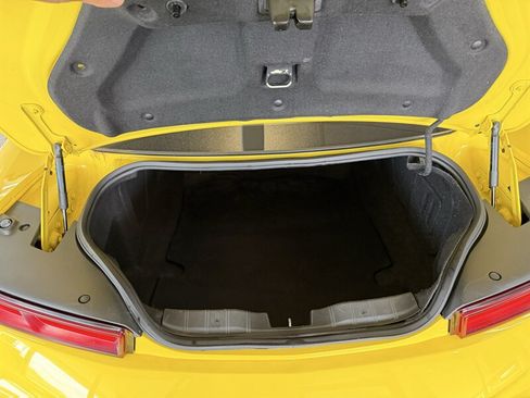 Used 2017 Chevrolet Camaro LT RWD image 18