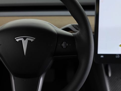 Used 2023 Tesla Model 3 Standard Range RWD image 31