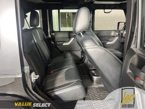 Used 2015 Jeep Wrangler Unlimited Sahara AWD/4WD image 13