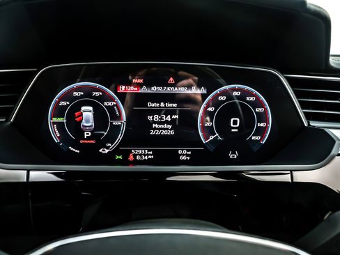 Used 2022 Audi e-tron Premium Plus w/ Premium Plus Package image 20