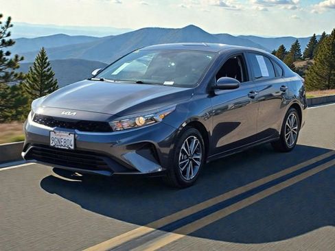 Used 2023 Kia Forte LXS image 4