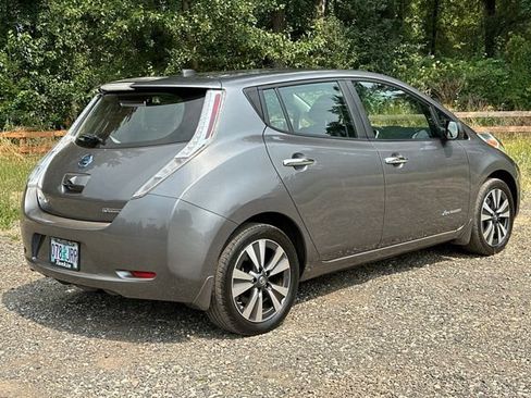 Used 2016 Nissan Leaf SL w/ Premium Package FWD image 9